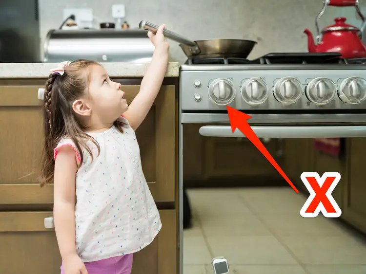 chú ý bếp gas để bảo vệ an toàn cho trẻ trong nhà bếp