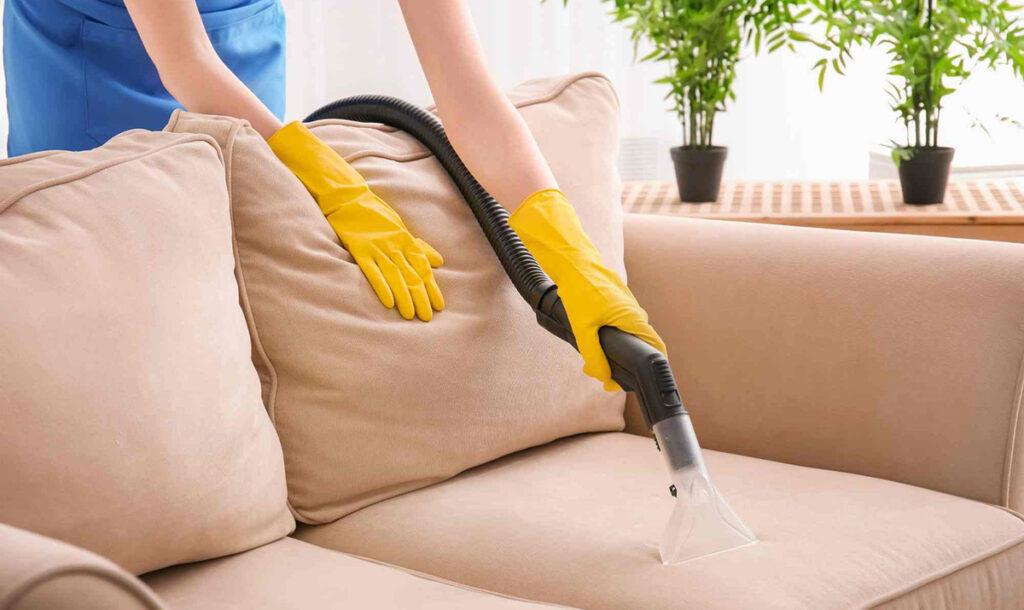Cách tẩy vết bẩn trên sofa chất liệu vải nỉ