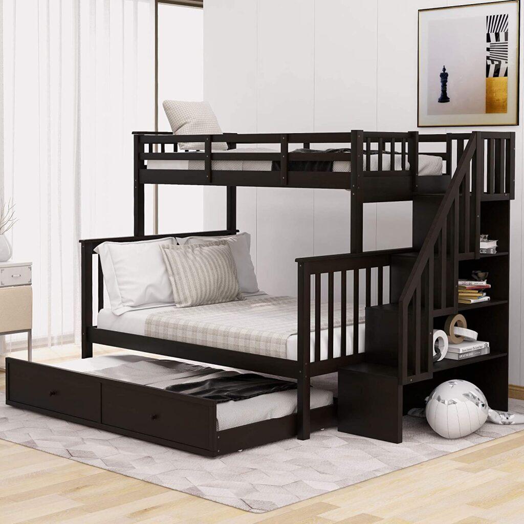 Giường tầng tiết kiệm không gian đáng kể cho phòng ngủ nhỏ