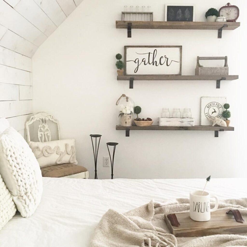 Kệ treo tường phòng ngủ tinh tế và đơn giản